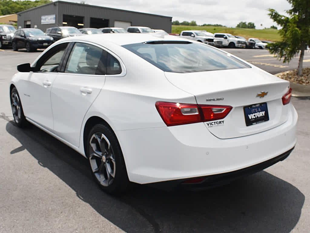 2024 Chevrolet Malibu 1LT photo 3