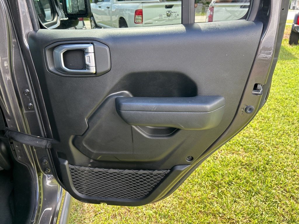 2024 Jeep Wrangler Rubicon photo 36