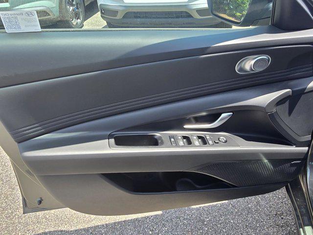 2025 Hyundai Elantra Limited photo 13