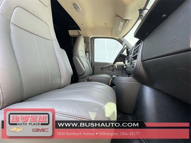 2025 Chevrolet Express Cargo 3500 photo 25