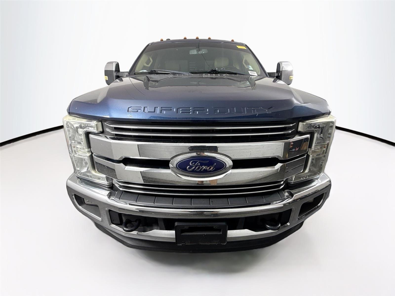 2017 Ford F-250 Lariat photo 2