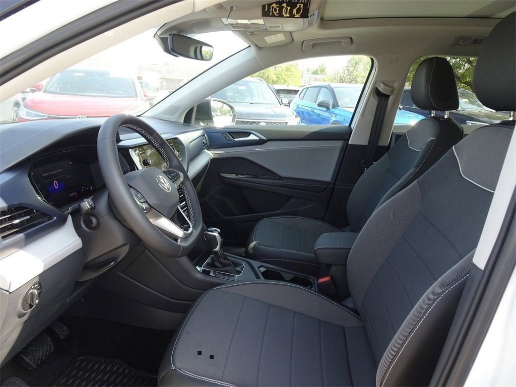 2024 Volkswagen Taos SE photo 12