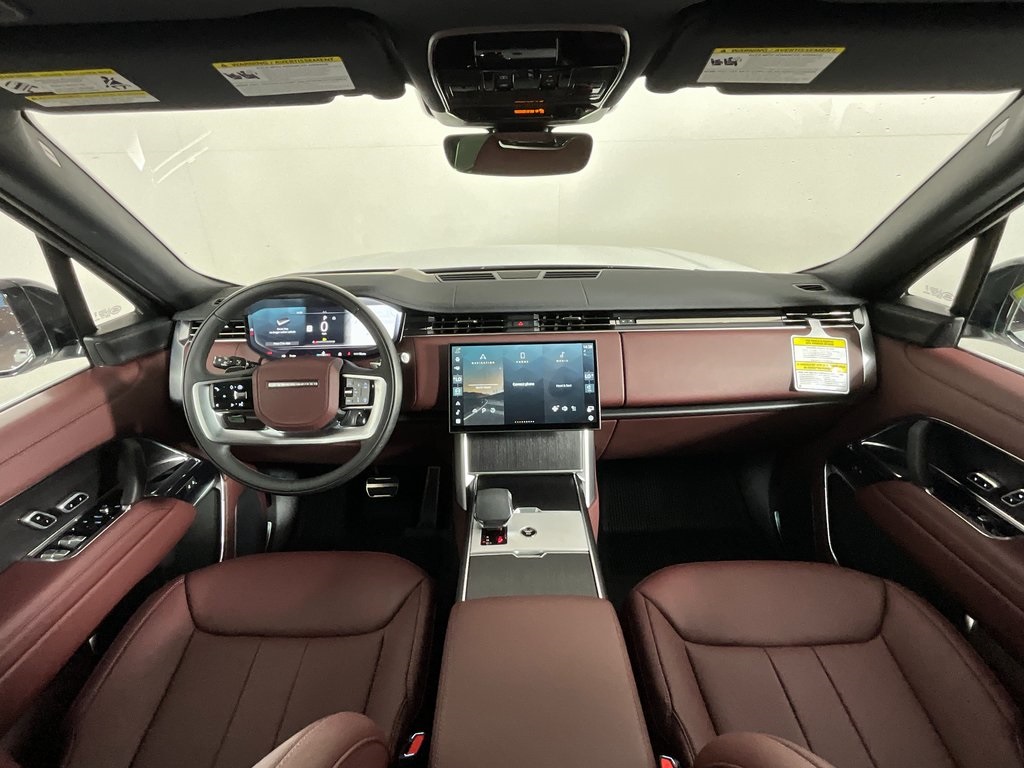 2025 Land Rover Range Rover SE photo 3