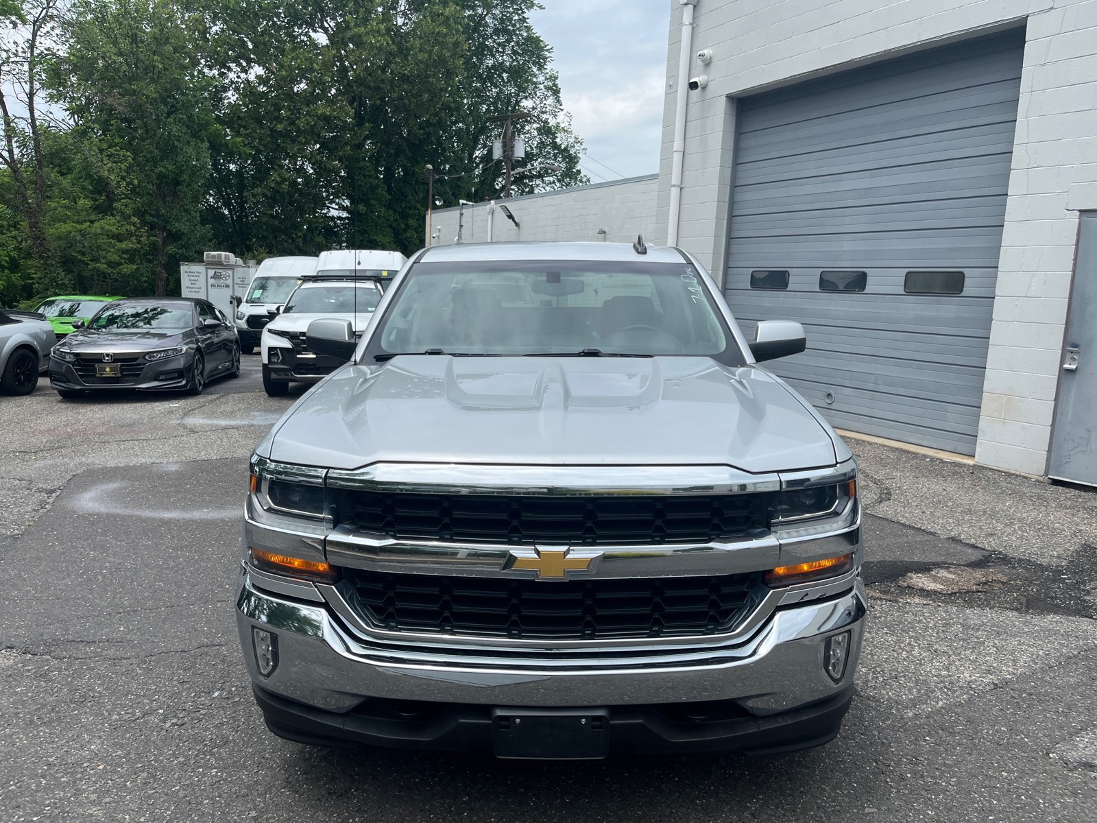 2017 Chevrolet Silverado 1500 LT photo 3