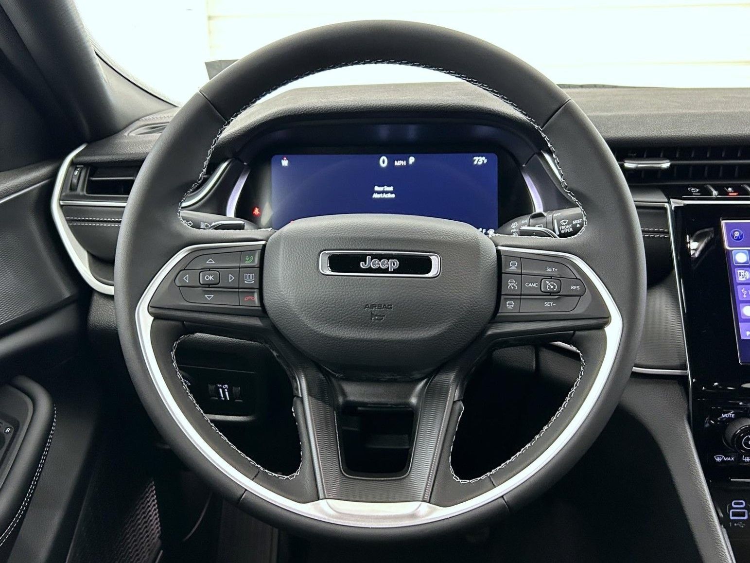 2025 Jeep Grand Cherokee Laredo photo 10