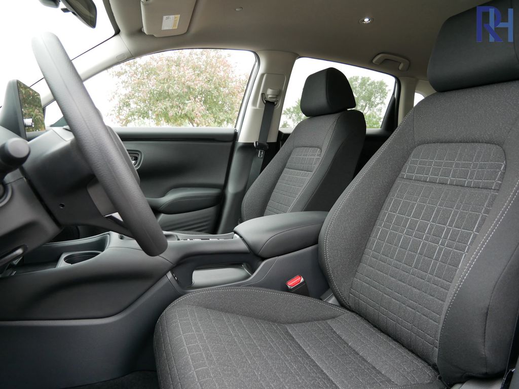 2026 Honda HR-V LX photo 3