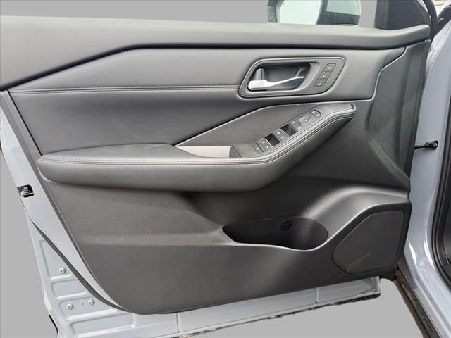 2025 Nissan Rogue SL photo 14