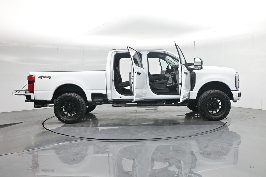 2025 Ford F-250 photo 2