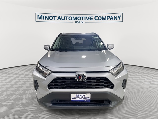2025 Toyota RAV4 XLE photo 3