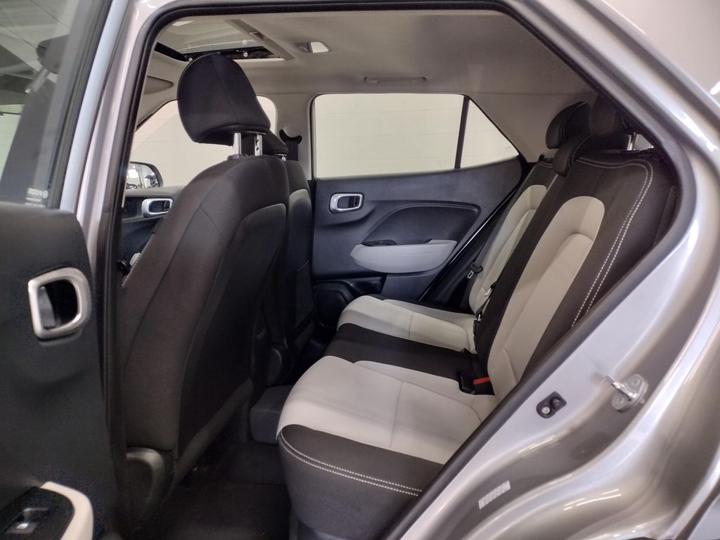 2023 Hyundai Venue SEL photo 26