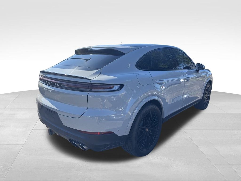2025 Porsche Cayenne Coupe S photo 4