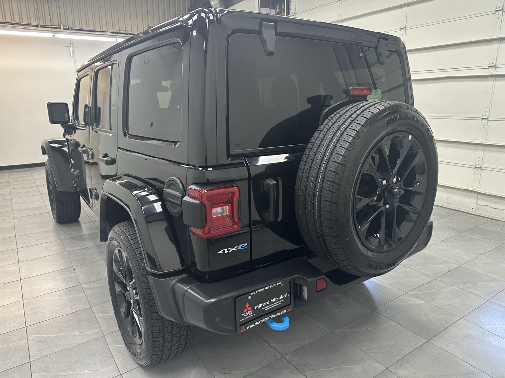 2024 Jeep Wrangler Sahara 4xe photo 3