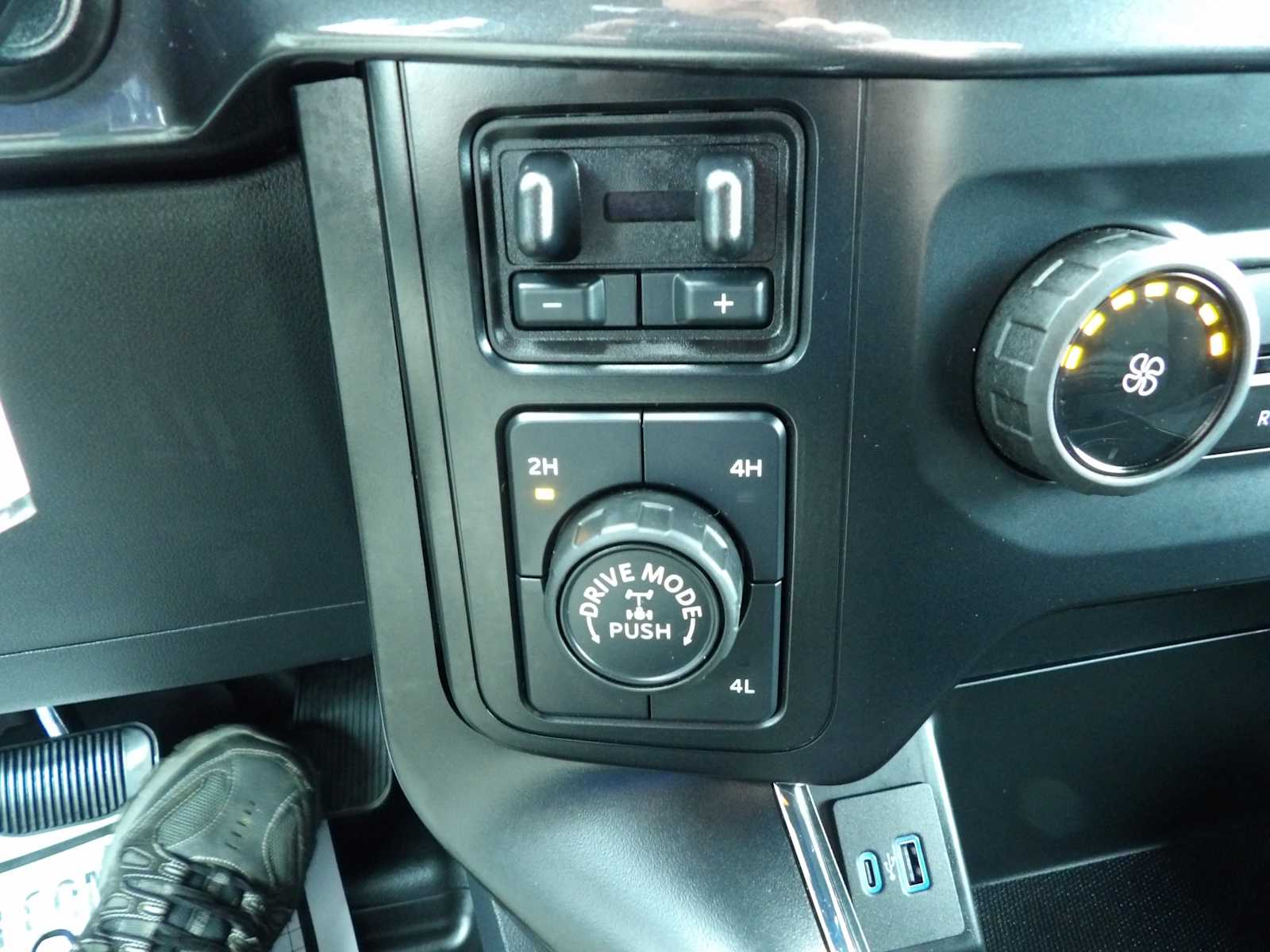 2023 Ford F-150 XL photo 18