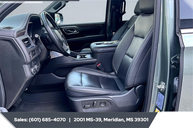 2023 Chevrolet Suburban LT photo 17