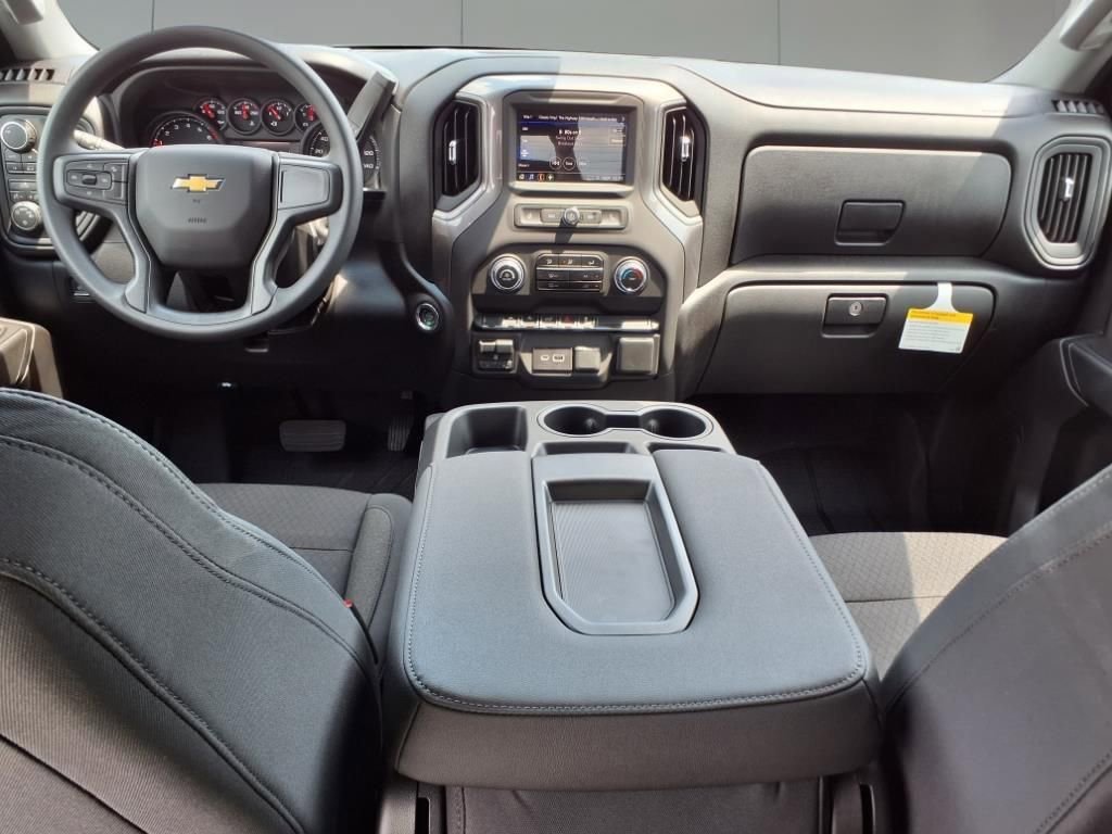 2025 Chevrolet Silverado 1500 Custom photo 11