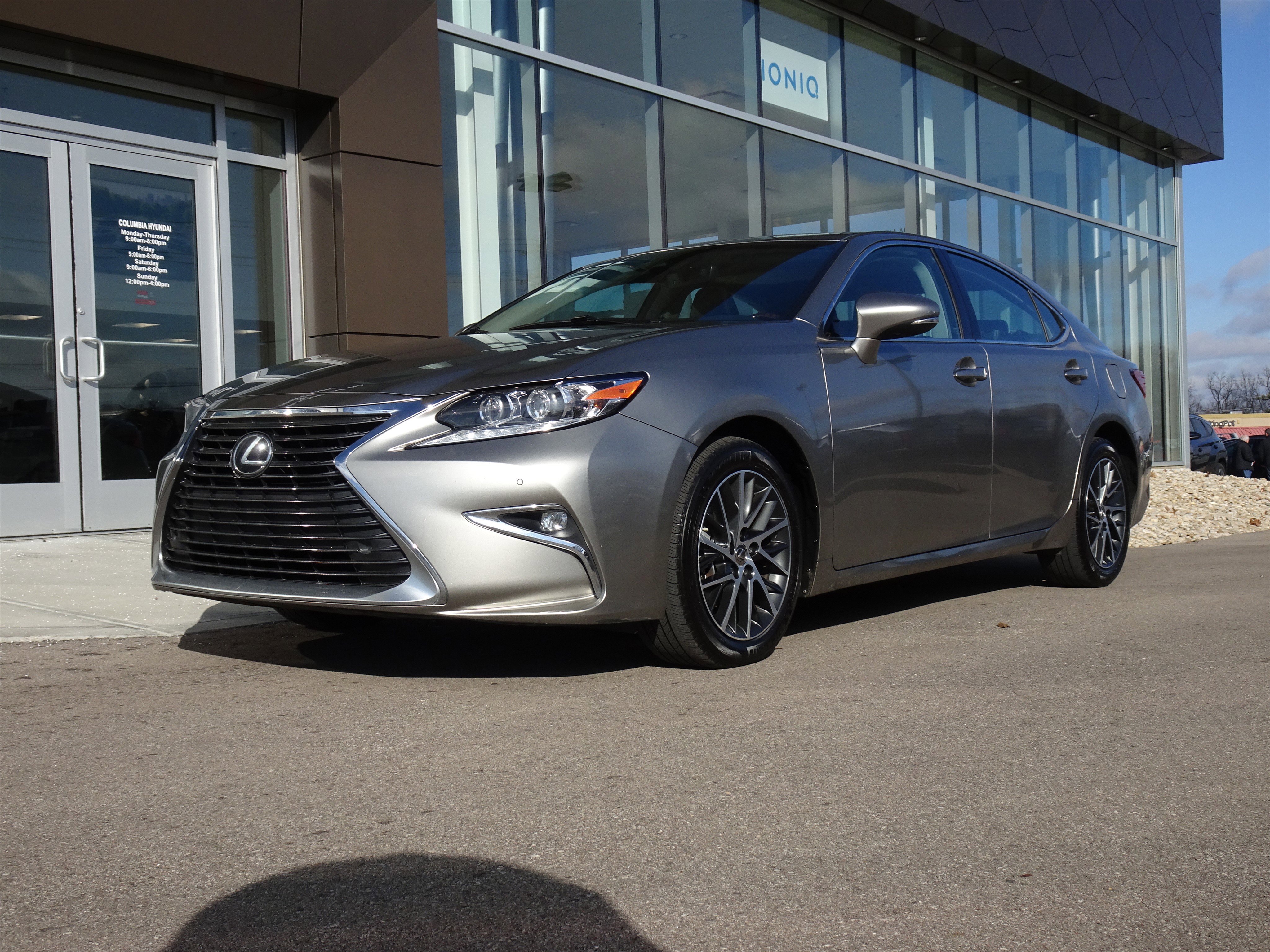 2017 Lexus ES Base's photo