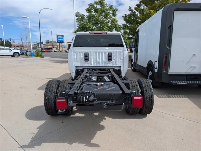 2025 Chevrolet Silverado 3500HD photo 4