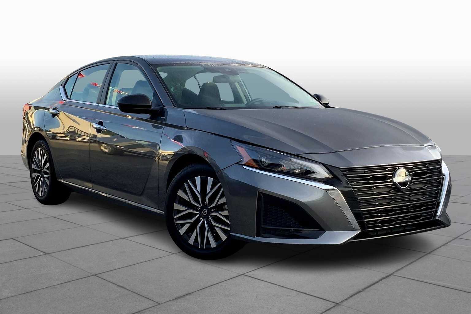 2024 Nissan Altima 2.5 SV photo 2