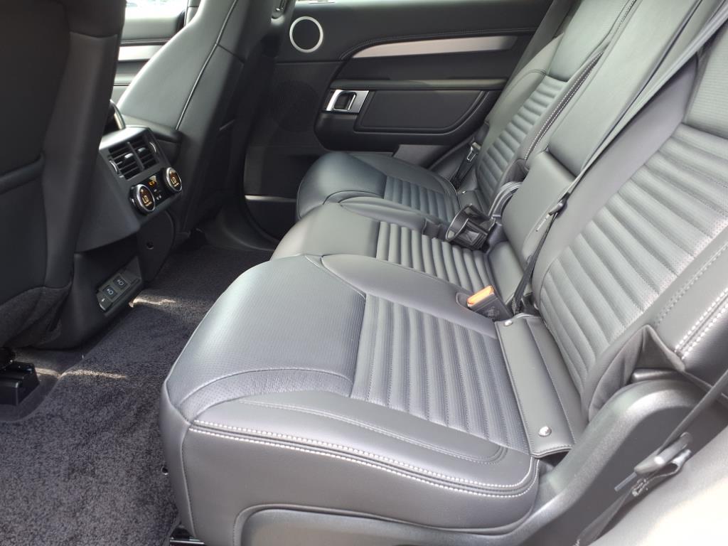 2025 Land Rover Discovery SE photo 5
