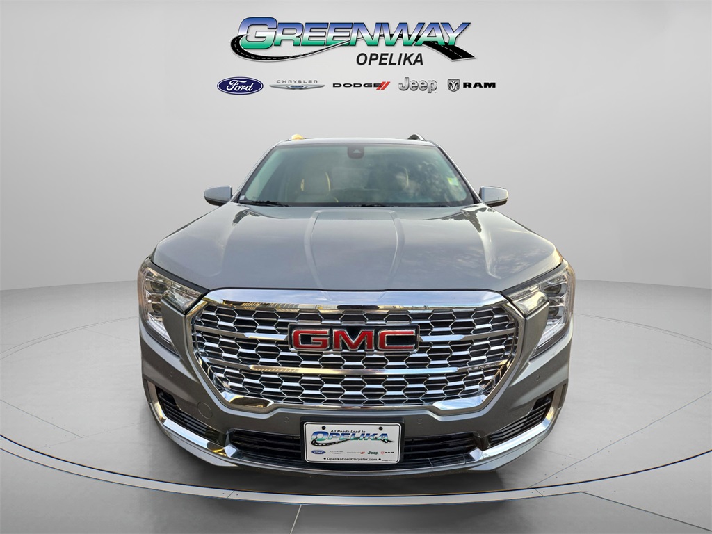 2024 Gmc Terrain Denali photo 2