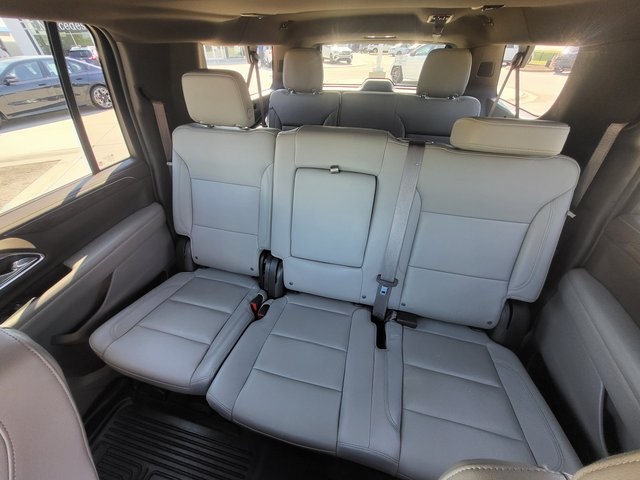 2023 Chevrolet Suburban Z71 photo 13