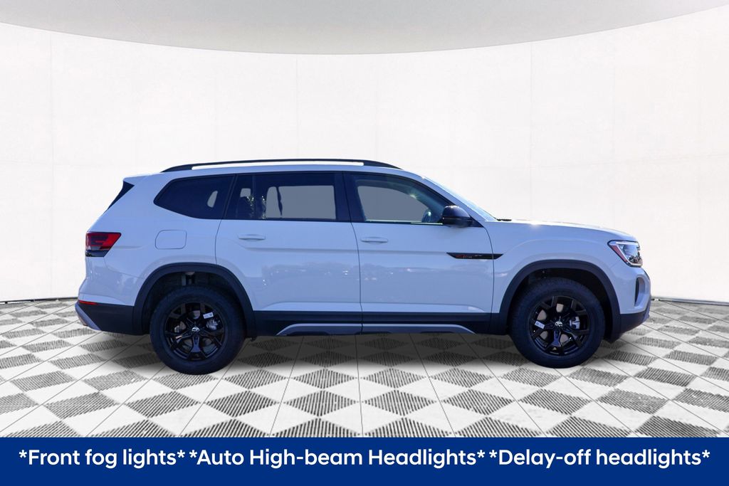 2025 Volkswagen Atlas Peak Edition SE photo 3