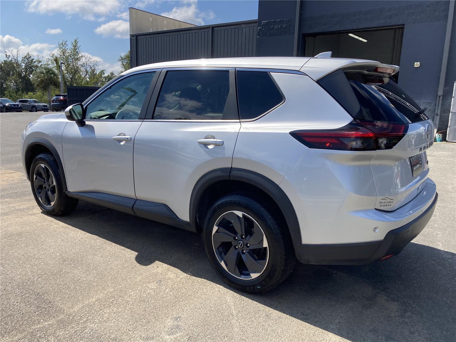 2024 Nissan Rogue SV photo 5