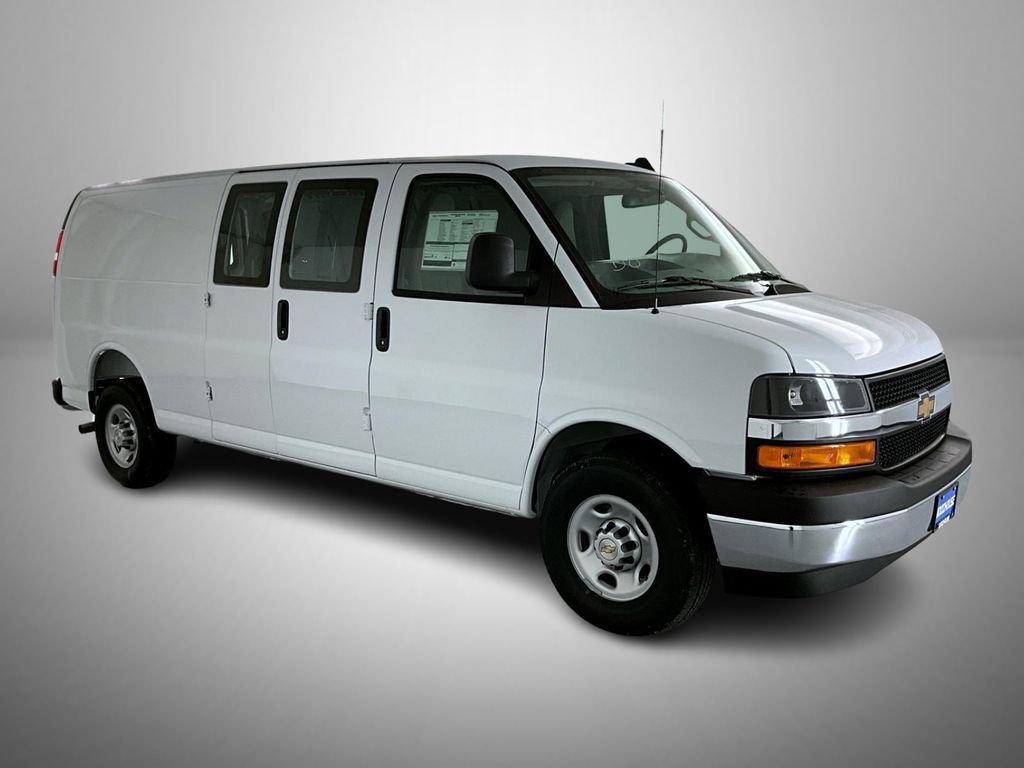 2025 Chevrolet Express Cargo 3500 photo 3