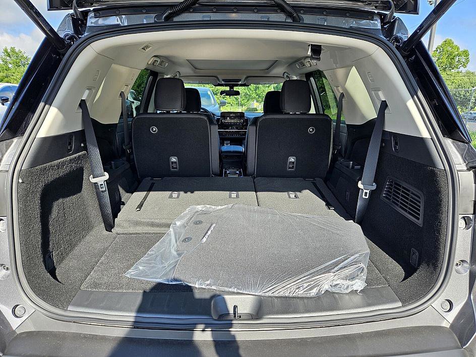 2025 Nissan Pathfinder SV photo 12