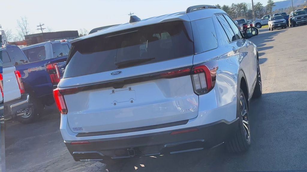 2026 Ford Explorer ST-Line photo 2