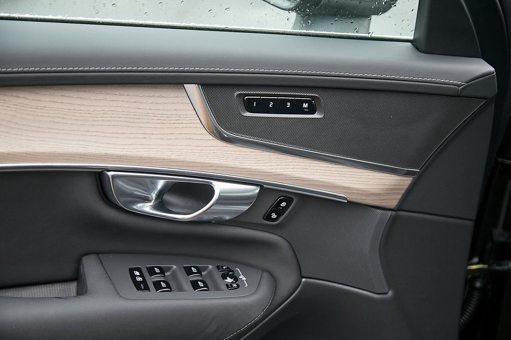 2025 VOLVO XC90 - Image 10