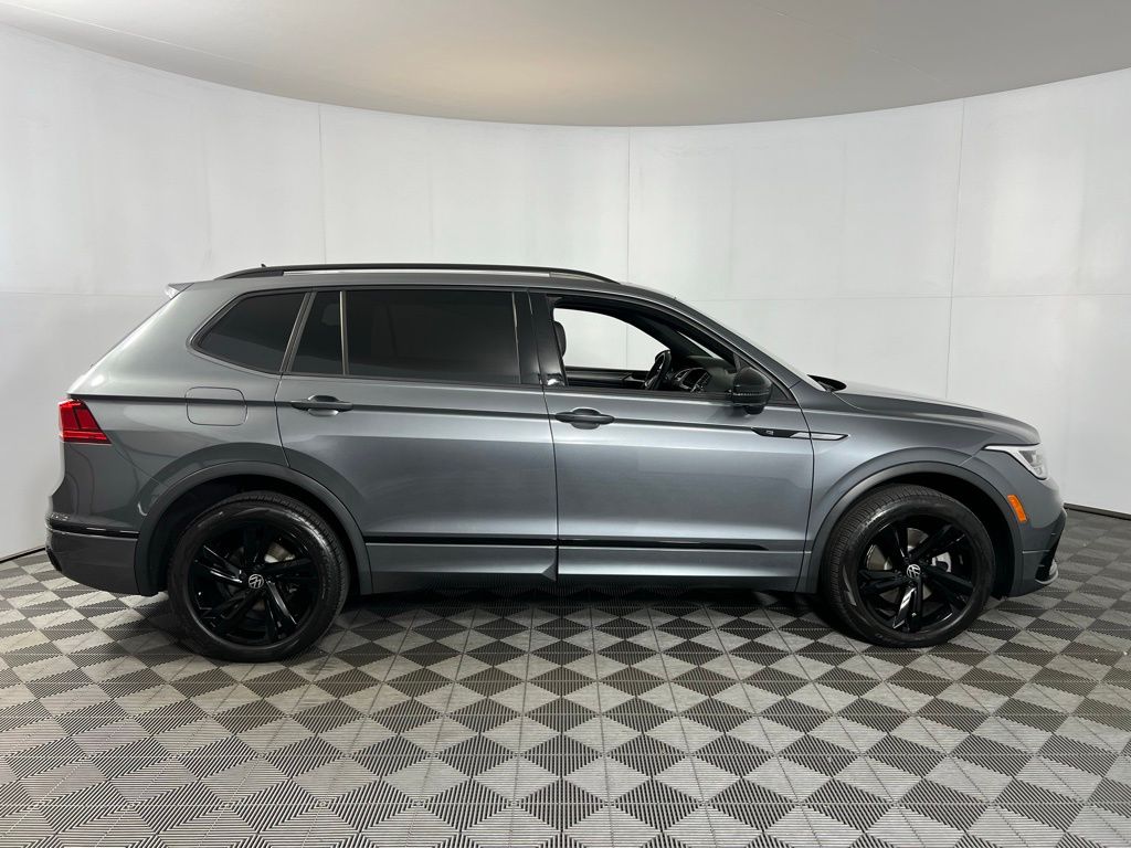 2023 Volkswagen Tiguan SE R-Line Black photo 3