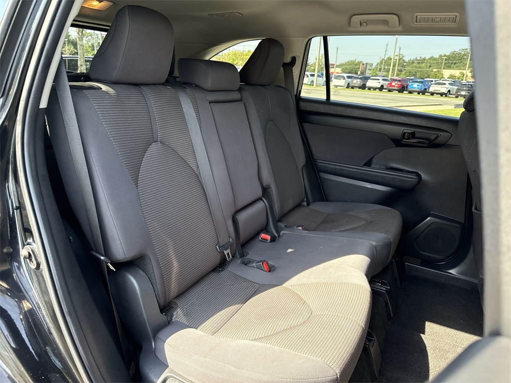 2024 Toyota Highlander LE photo 22