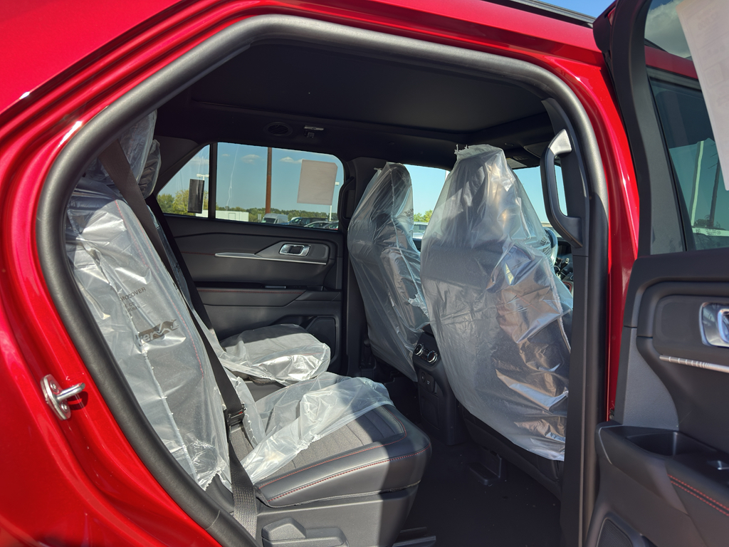 2025 Ford Explorer ST-Line photo 10