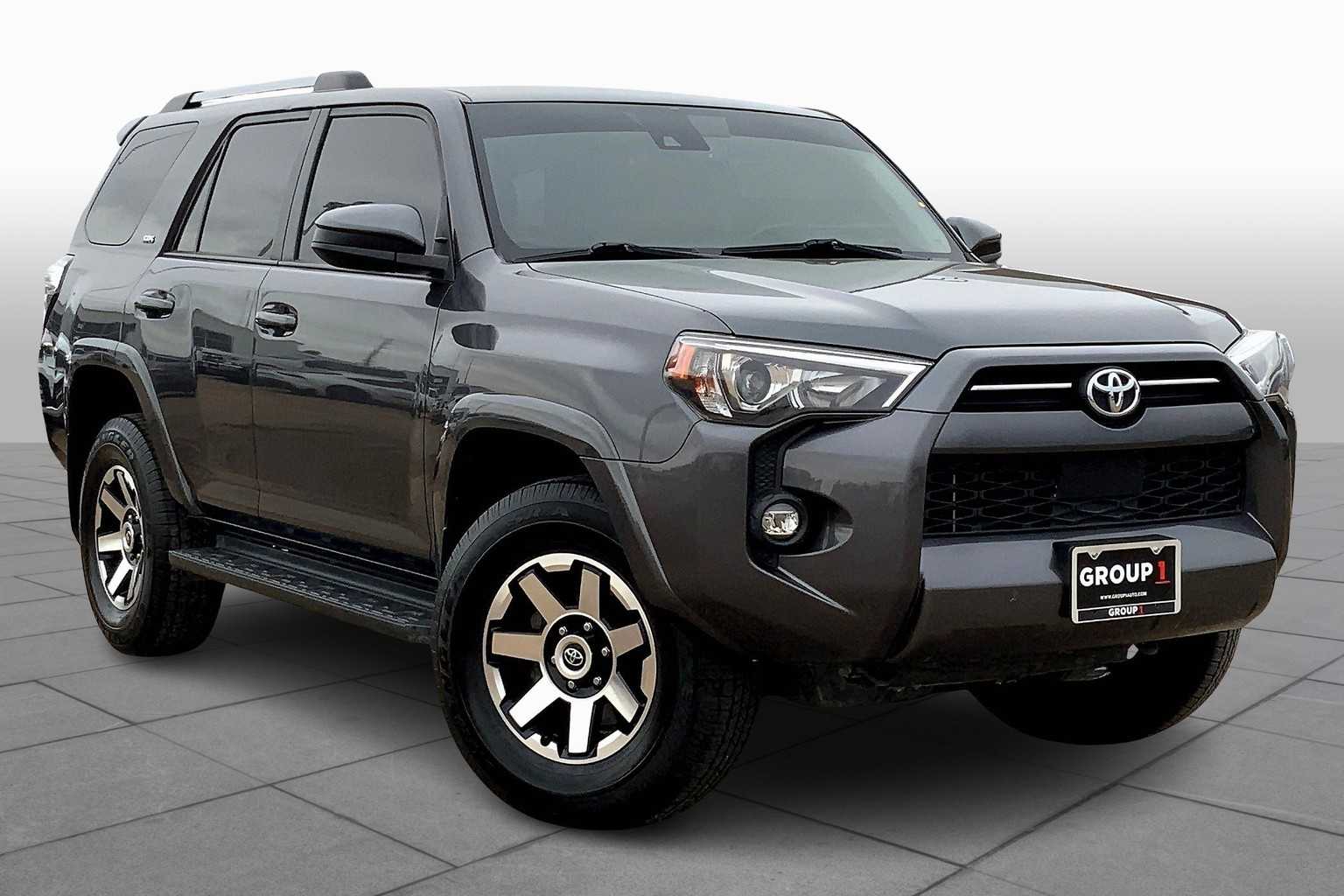 2022 Toyota 4Runner SR5 photo 2