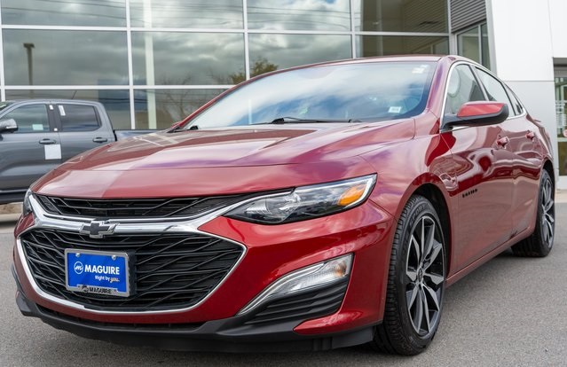 2023 Chevrolet Malibu RS photo 2