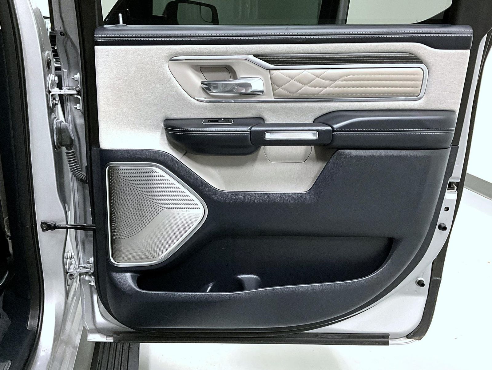 2022 Ram 1500 Limited photo 17
