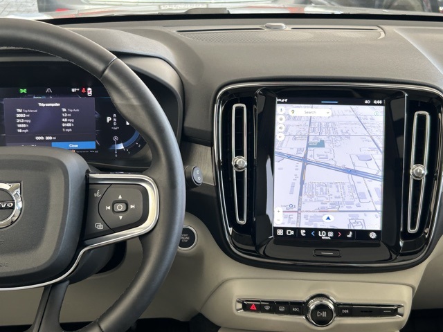 2025 Volvo XC40 Plus photo 14