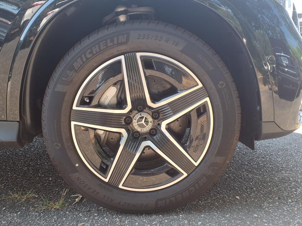 2025 Mercedes Benz GLC 300 4MATIC photo 4