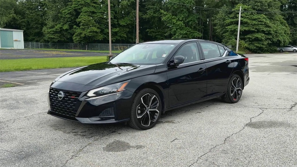 2023 Nissan Altima 2.5 SR photo 9