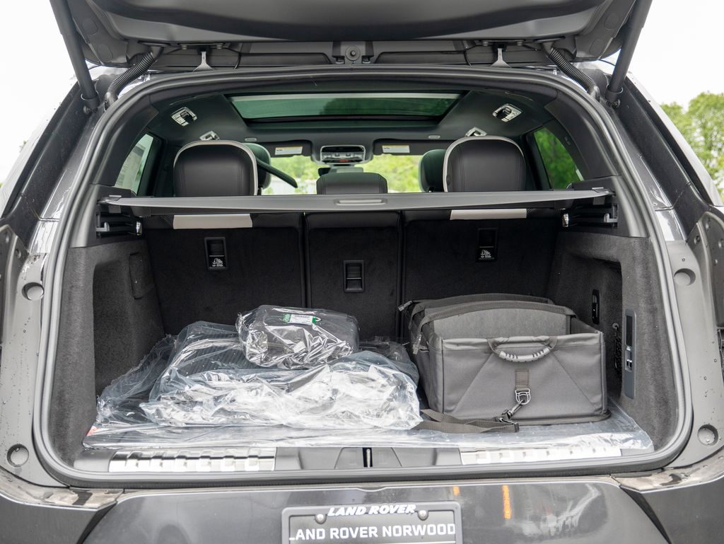 2025 Land Rover Range Rover Sport SE photo 24