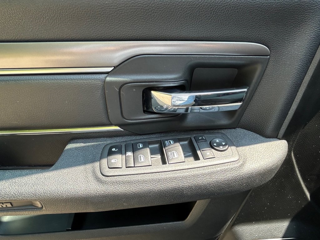 2022 Ram 1500 Classic Warlock photo 18