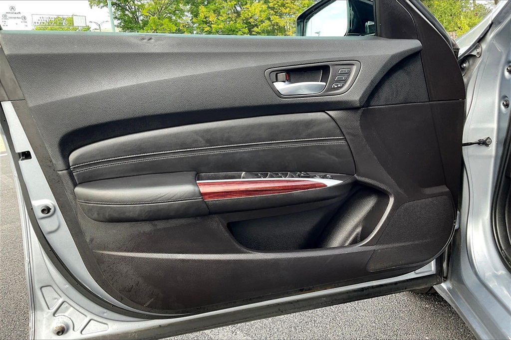 2015 Acura TLX Base photo 22
