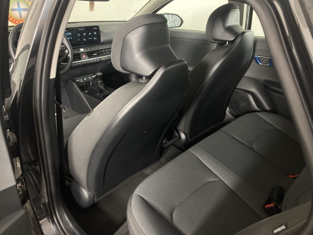 2025 Kia K4 LXS photo 3