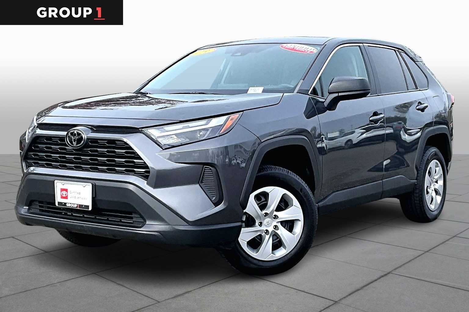 2023 Toyota RAV4 LE's photo