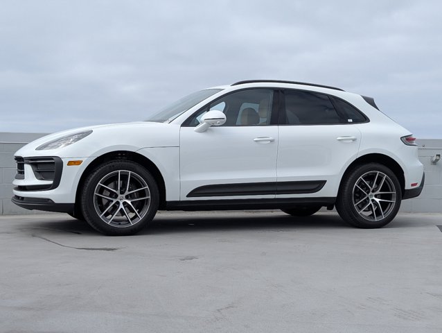 2024 Porsche Macan T photo 2