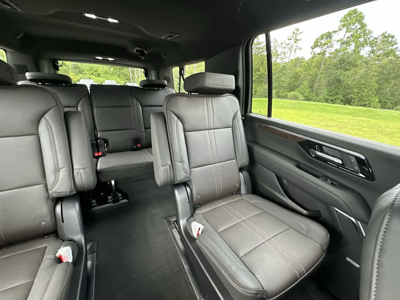 2025 Chevrolet Suburban High Country photo 3