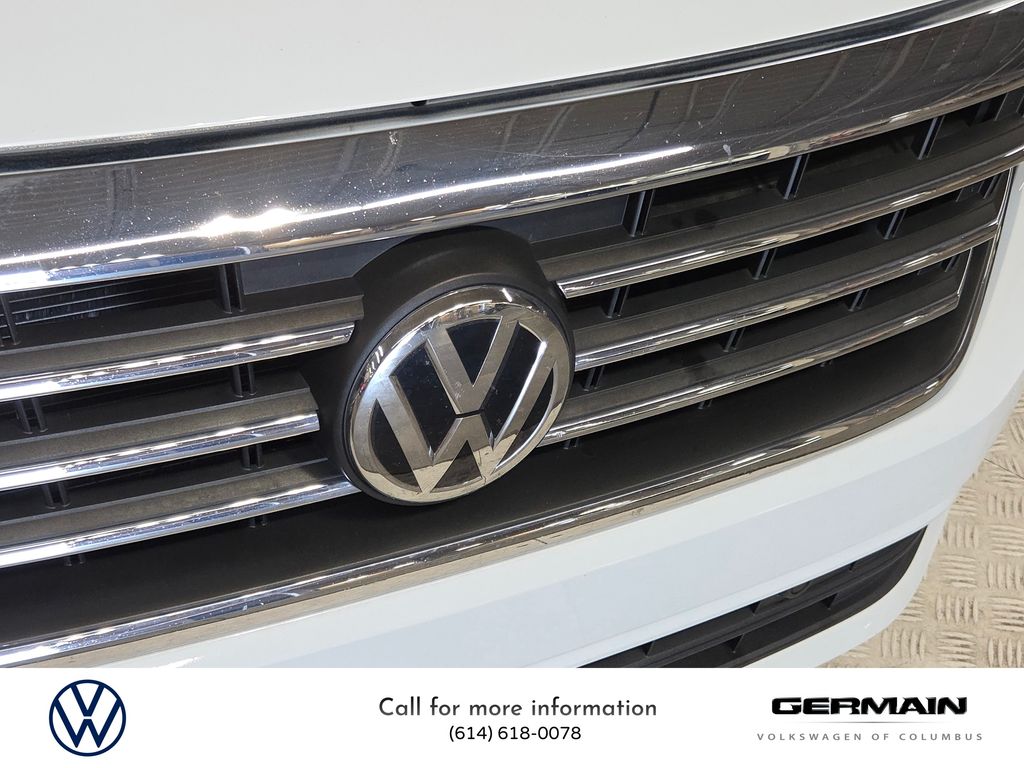 2020 Volkswagen Passat 2.0T SEL photo 6