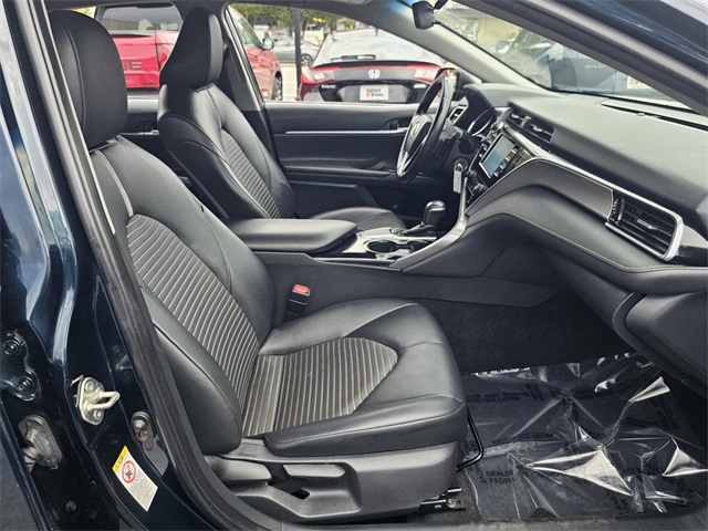 2018 Toyota Camry SE photo 13