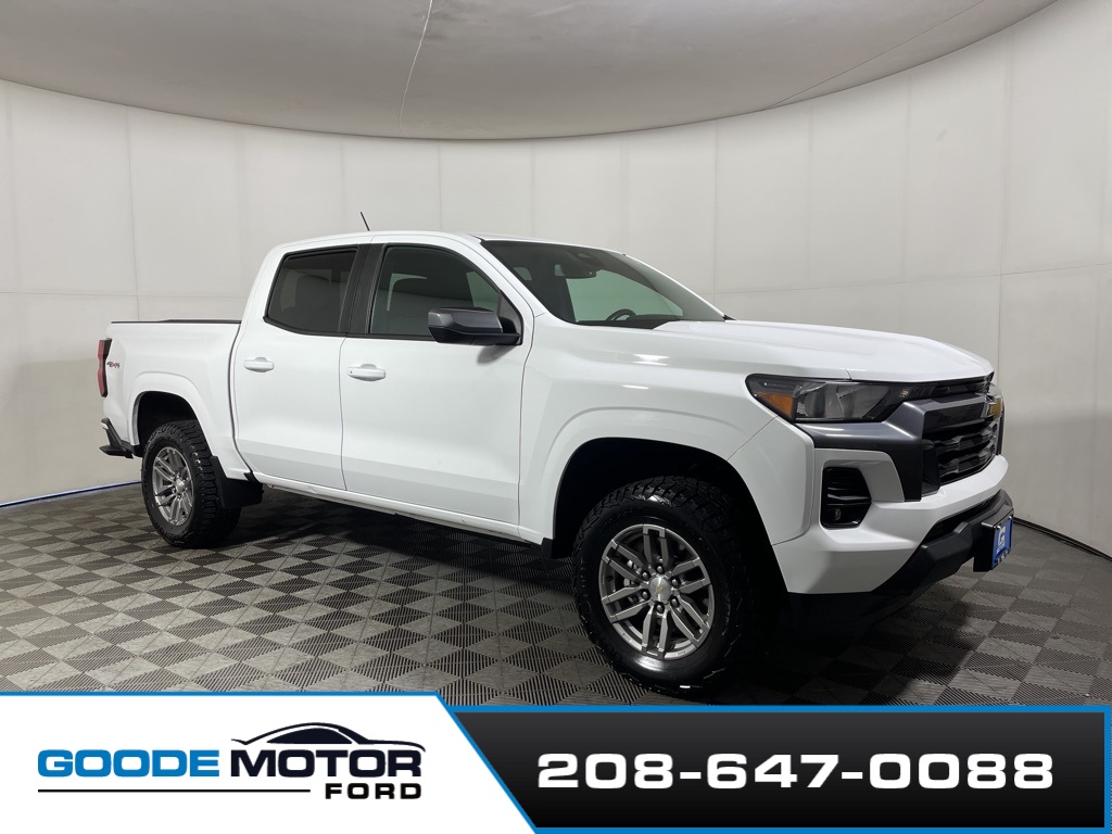 2023 Chevrolet Colorado LT photo 2